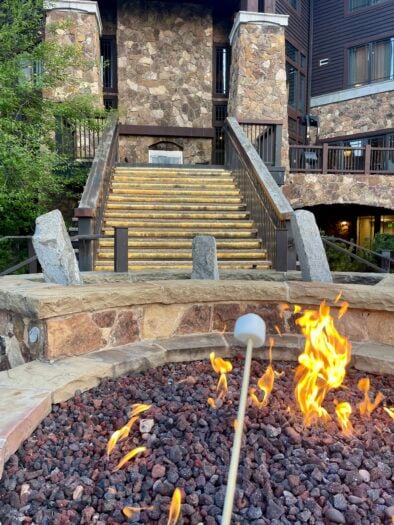 In this Waldorf Astoria Park City Review, I’m sharing all about Waldorf Astoria Park City Rooms, Dining, Spa, Parking, and Amenities.