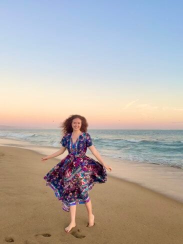 Find perfect summer wedding guest dresses that will have you looking and feeling your best. Embrace fresh colors, romantic florals, or flowy silhouettes. These summer wedding guest dresses can be used repeatedly over the summer months.