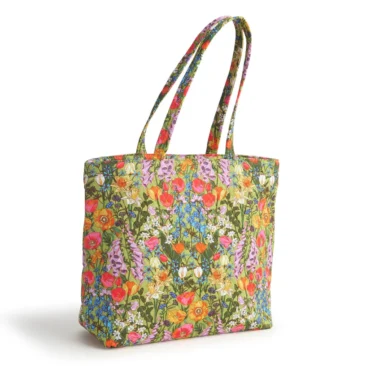 Beautiful floral handbags, floral purses and trending Summer floral handbags await in this blog post! Floral bags and floral purses are a top trend for Spring Summer 2025.